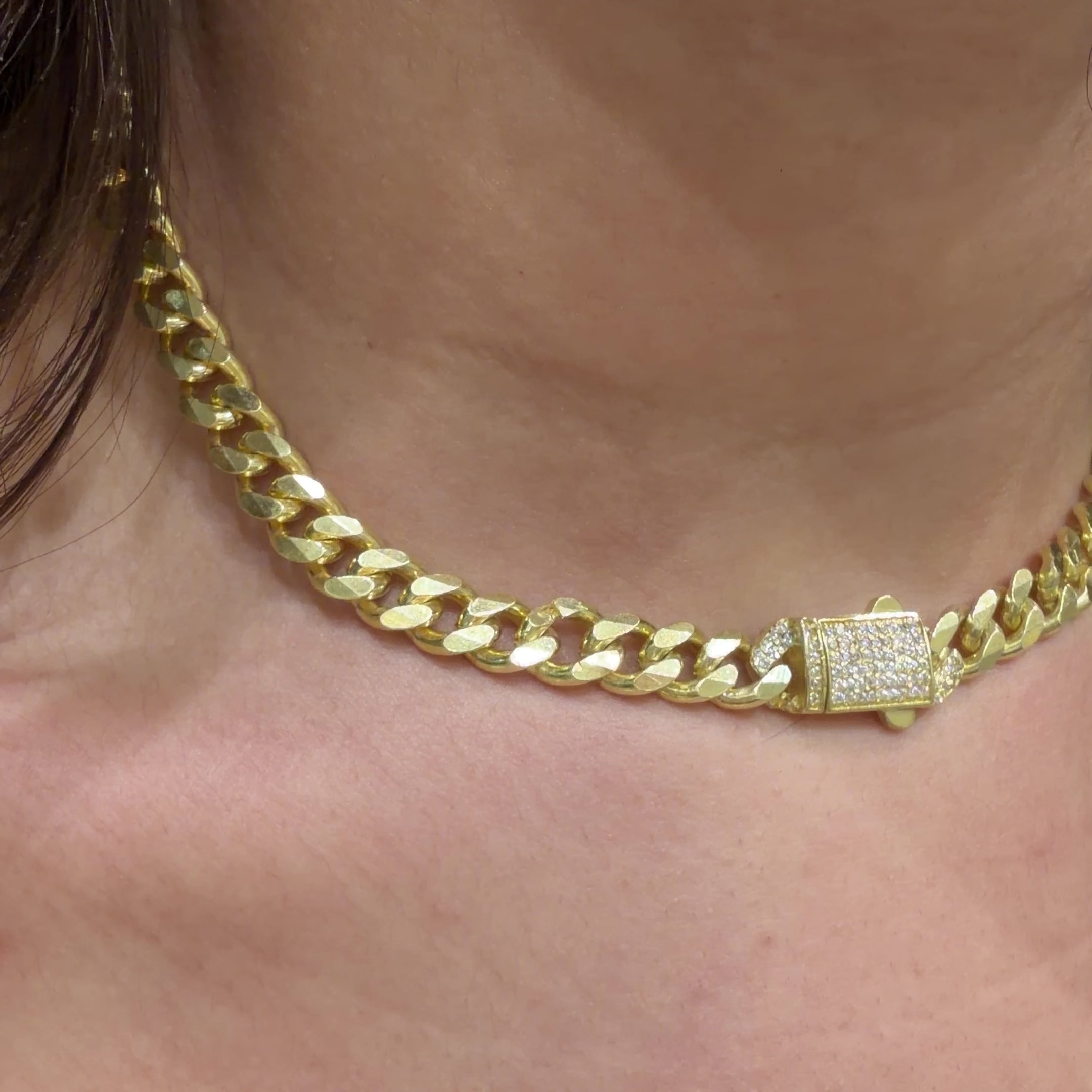 Kilidi Taşlı Gurmet Kolye