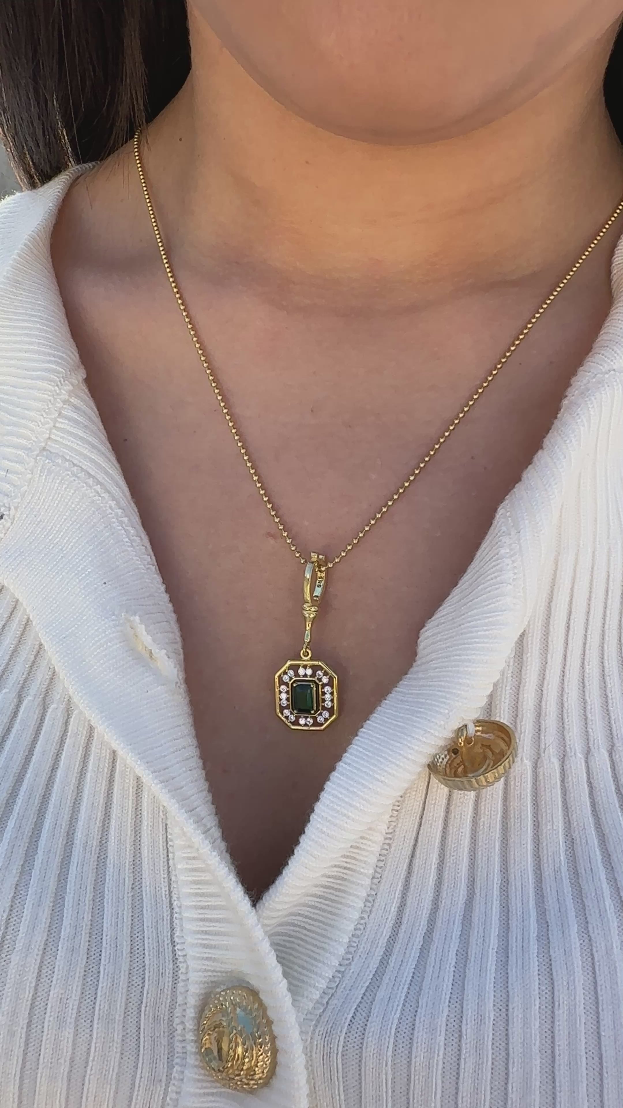 Yeşil Taşlı Modern Kolye Ucu / Charm