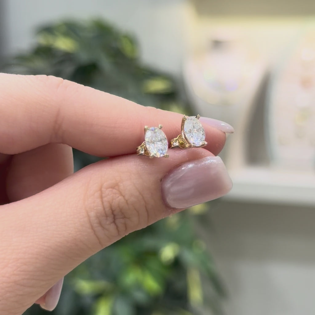 14K İki Karat Mozanit Oval Küpe