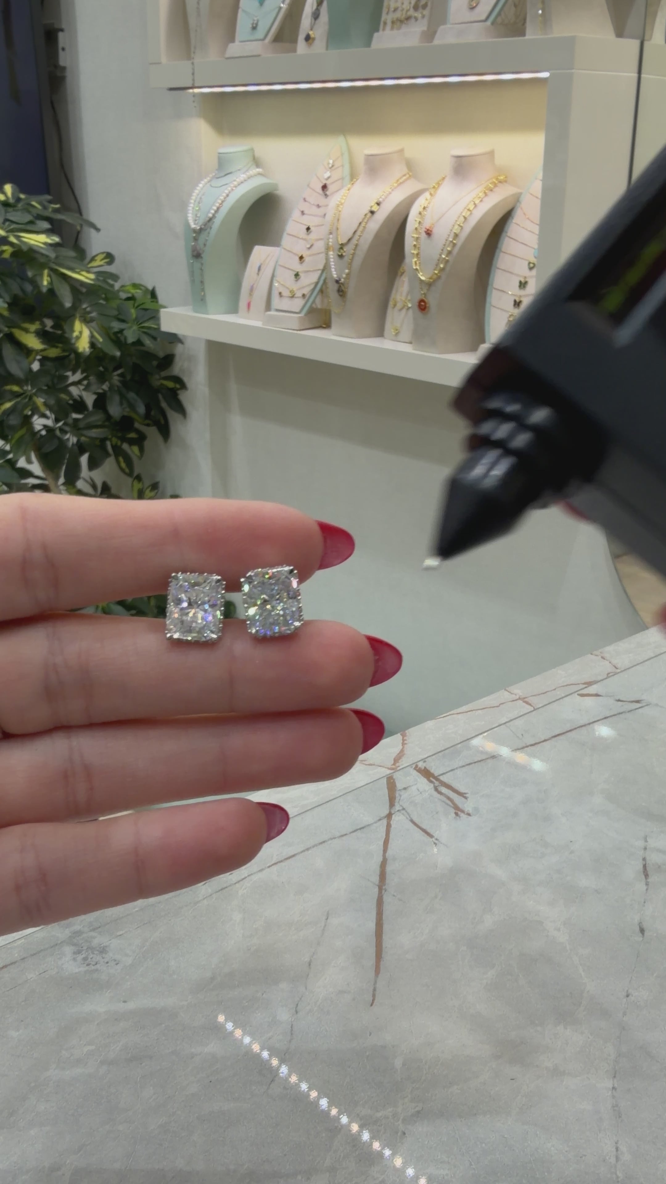 Taşlı Montür Mozanit Radiant Küpe