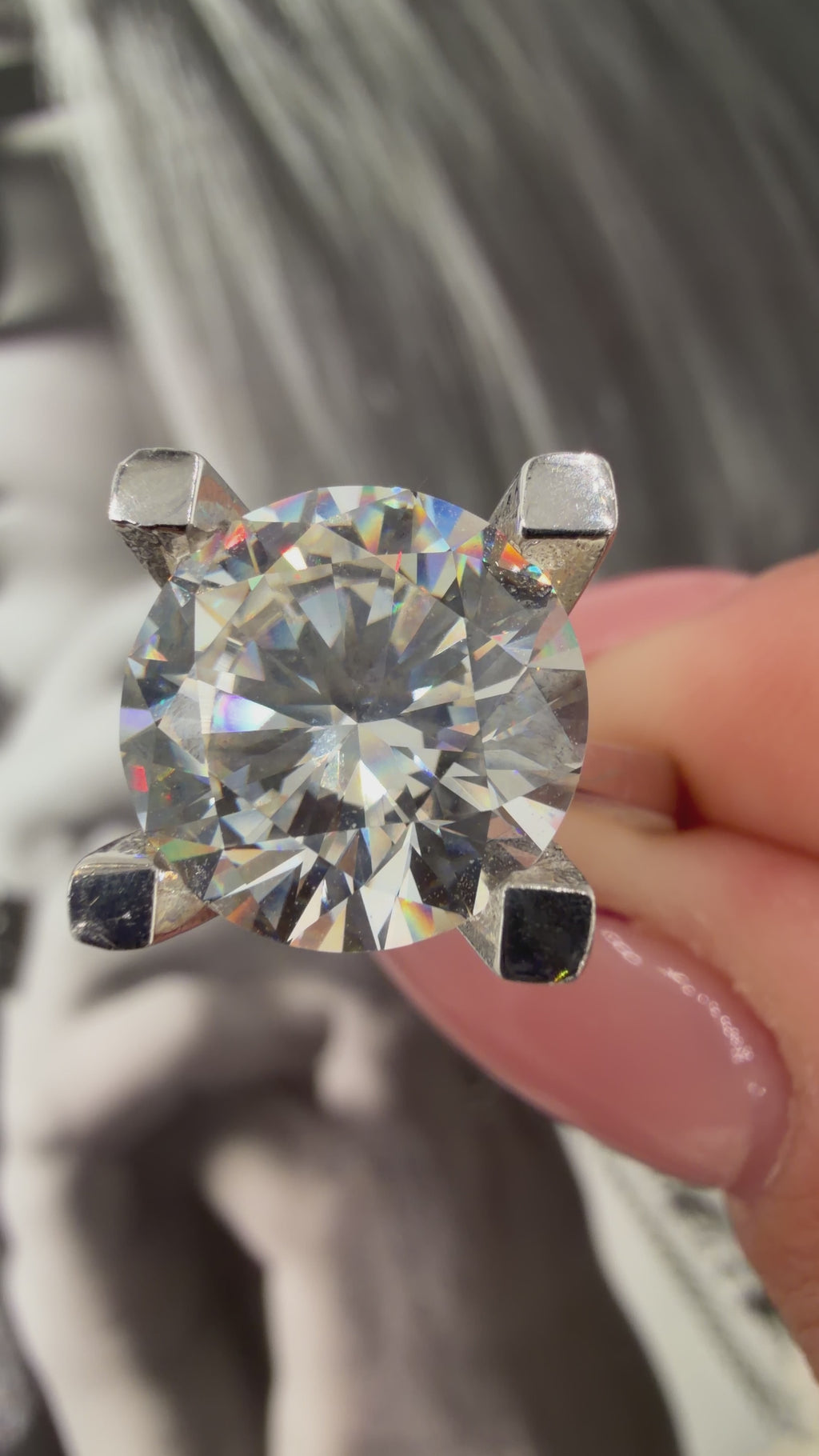 Altı Karat G-Color Tektaş Yüzük