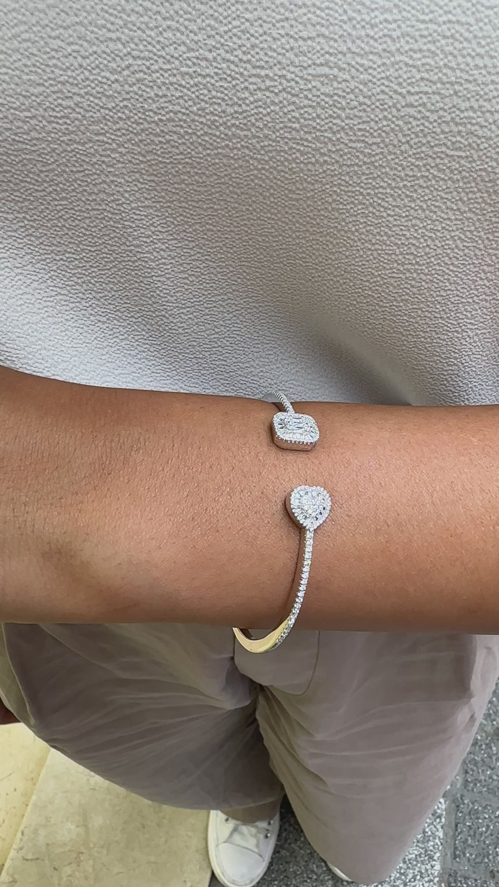 Baget Taşlı Kalpli Kelepçe