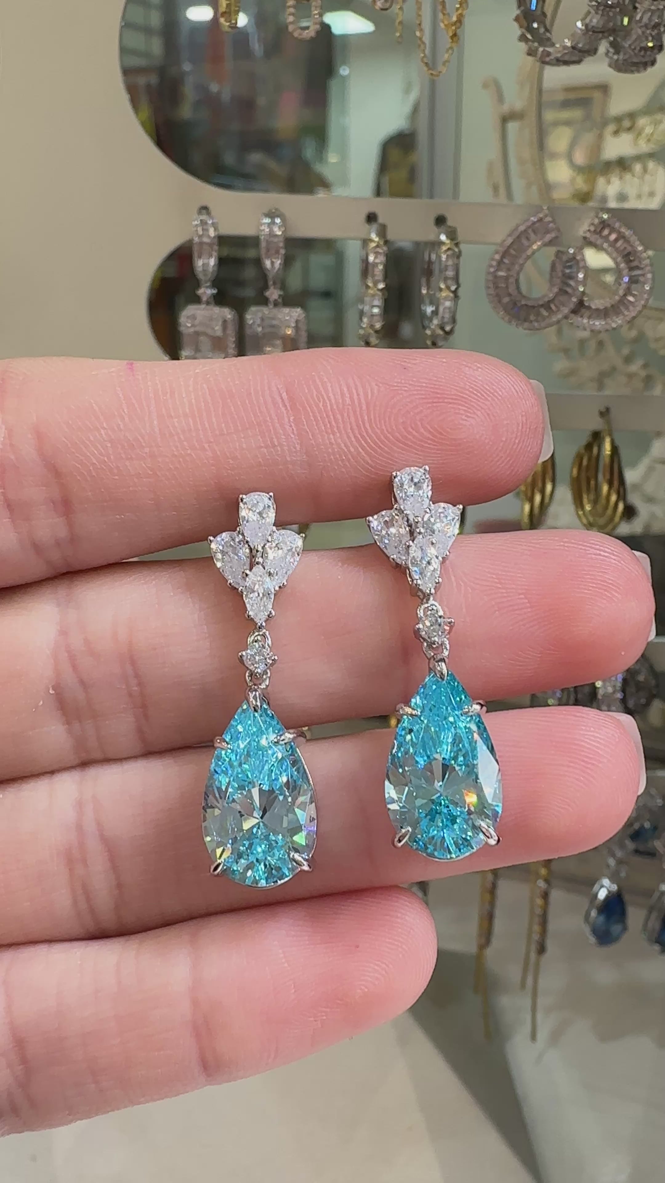 Mavi Taşlı Sallantılı Küpe