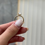 Bir Buçuk Karat Mozanit Oval Yüzük