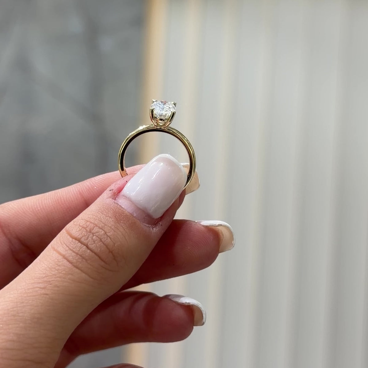 Bir Buçuk Karat Mozanit Oval Yüzük