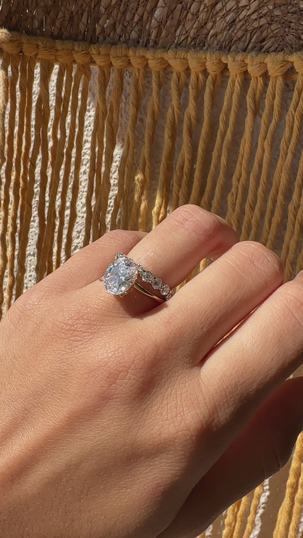 Üç Karat Mozanit Oval Yüzük