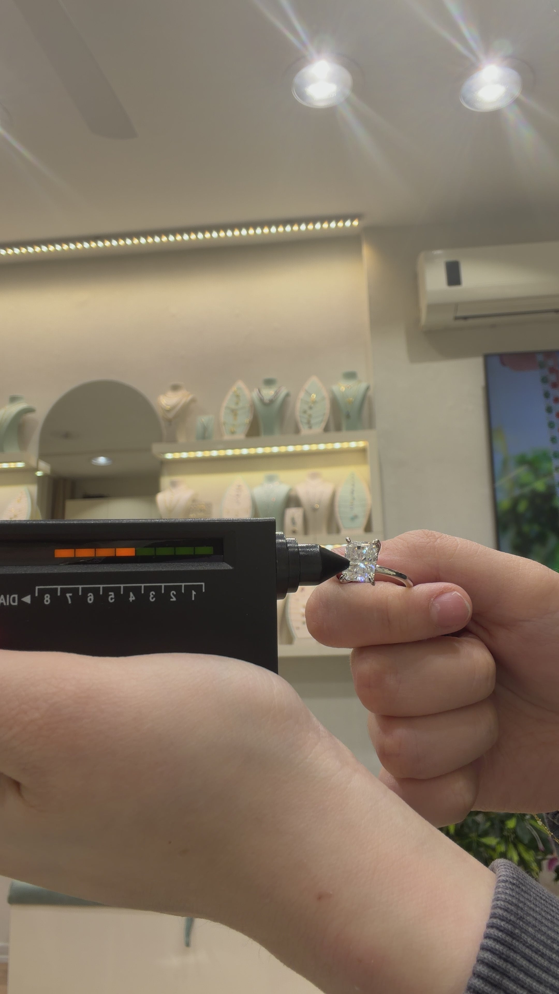 Taşlı Montür Radiant Mozanit Tektaş Yüzük