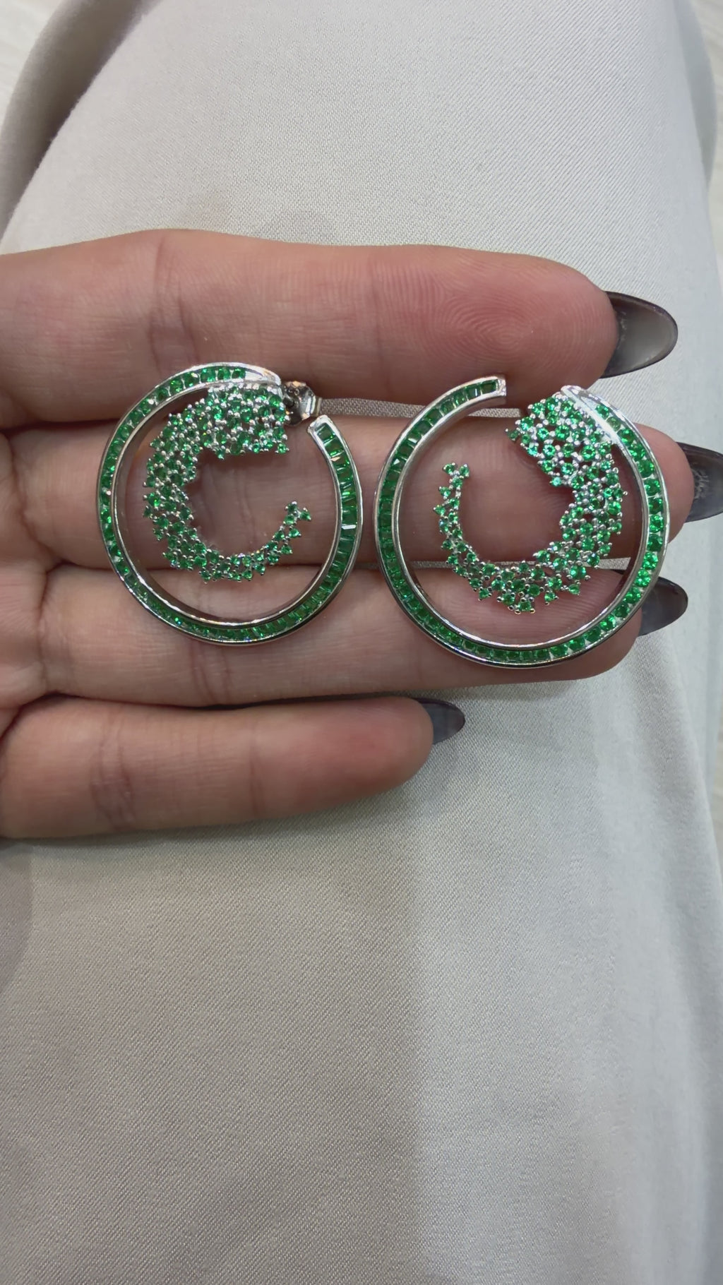 Yeşil Taşlı Tasarım Yuvarlak Küpe