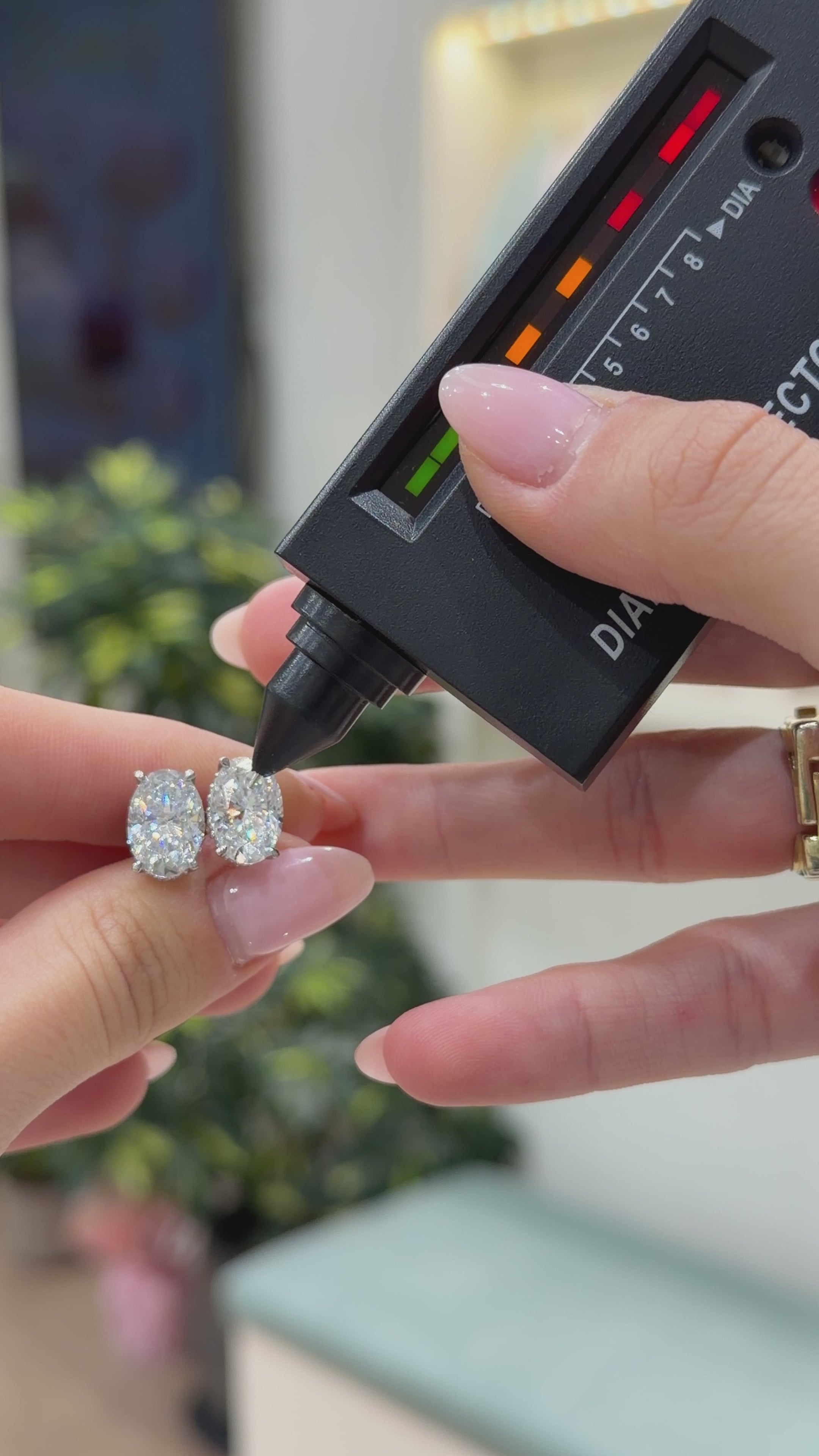 Taşlı Montür Mozanit Oval Küpe