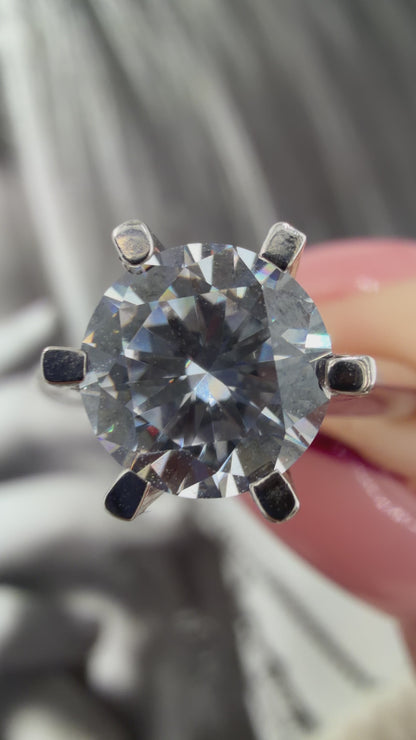 İki Karat Altı Tırnak Tektaş Yüzük