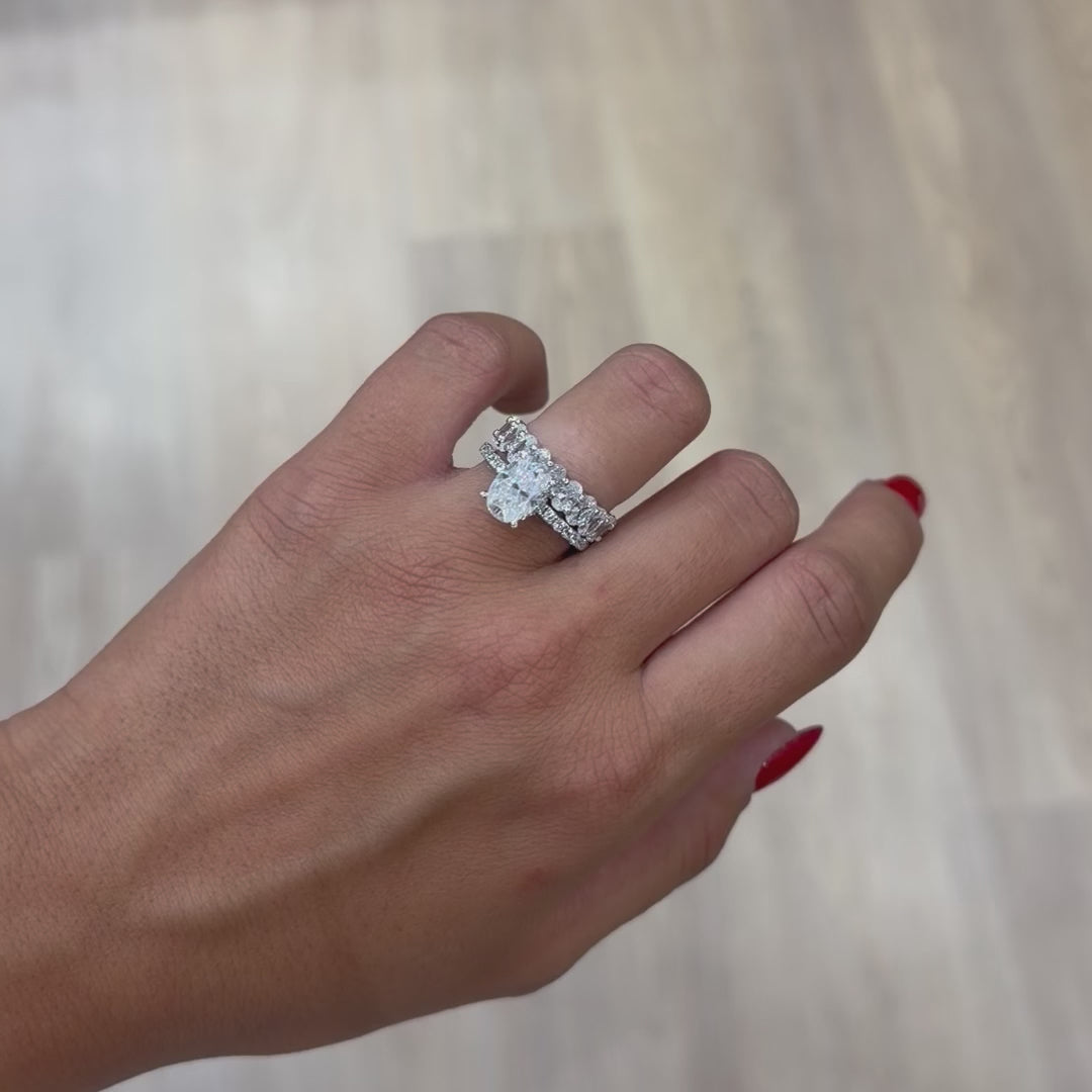 İki Karat Mozanit Uzun Oval Tektaş Yüzük