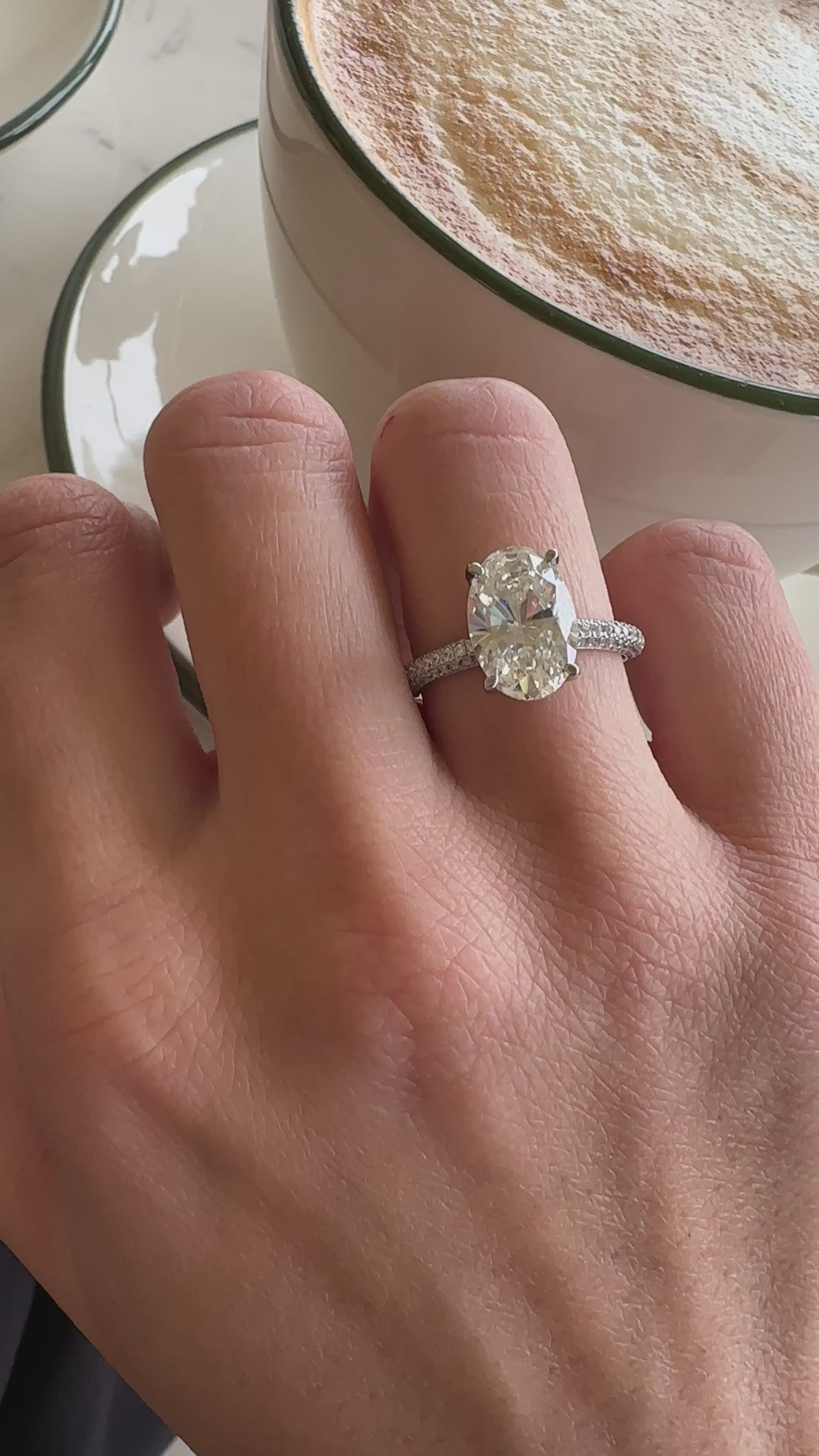 Oval G-Color Yüzük