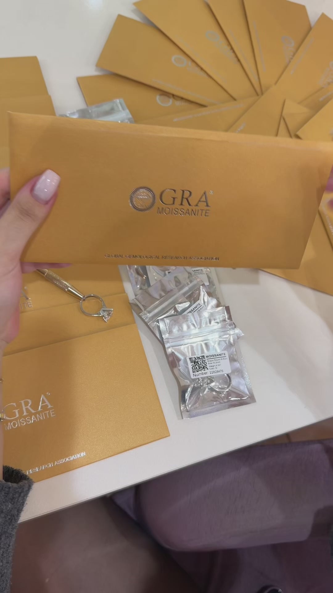 14K 0.75 Karat Mozanit Oval Yüzük