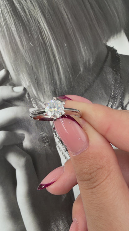 Bir Karat Altı Tırnak Mozanit Tektaş Yüzük