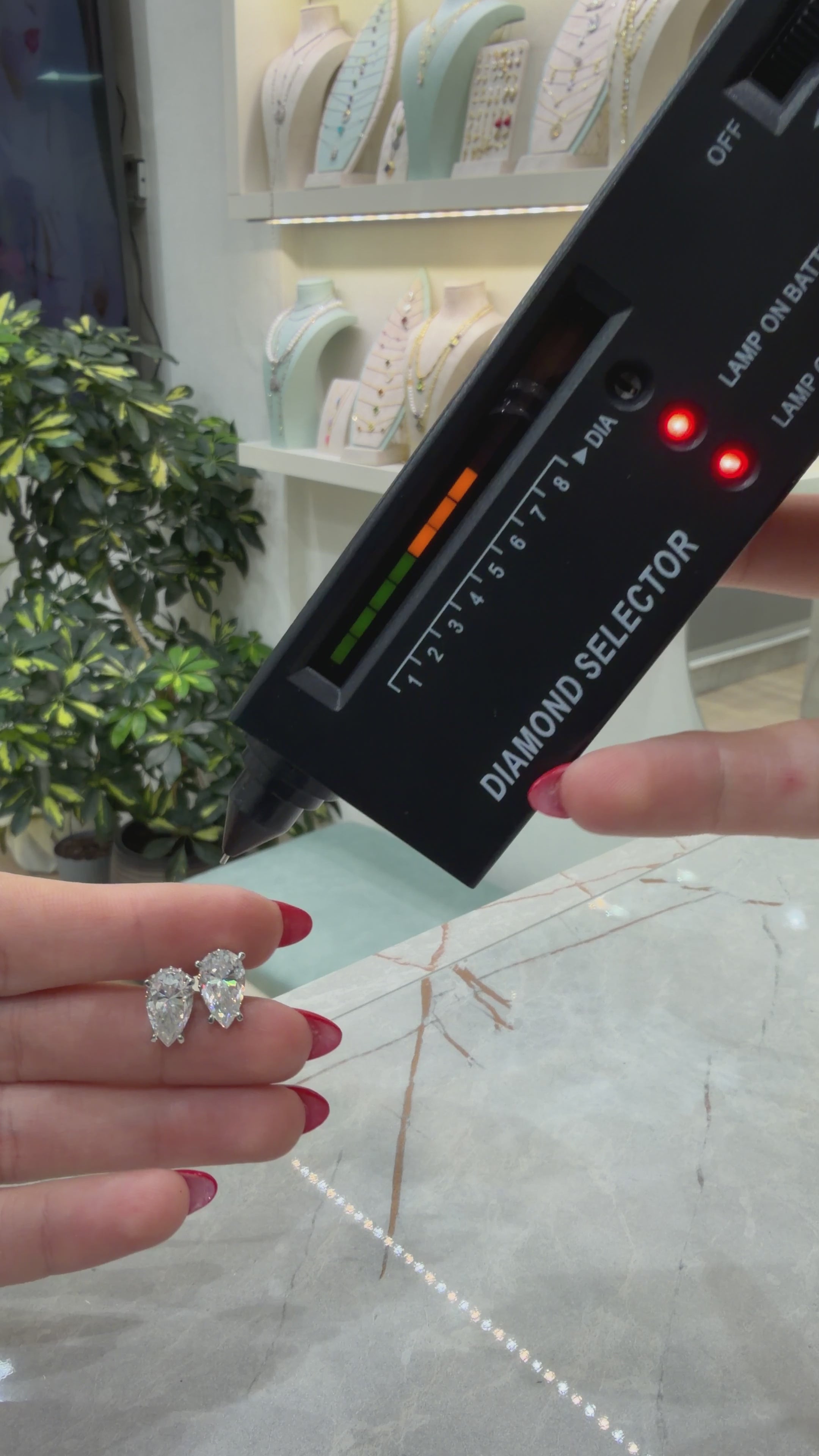 Taşlı Montür Mozanit Damla Küpe