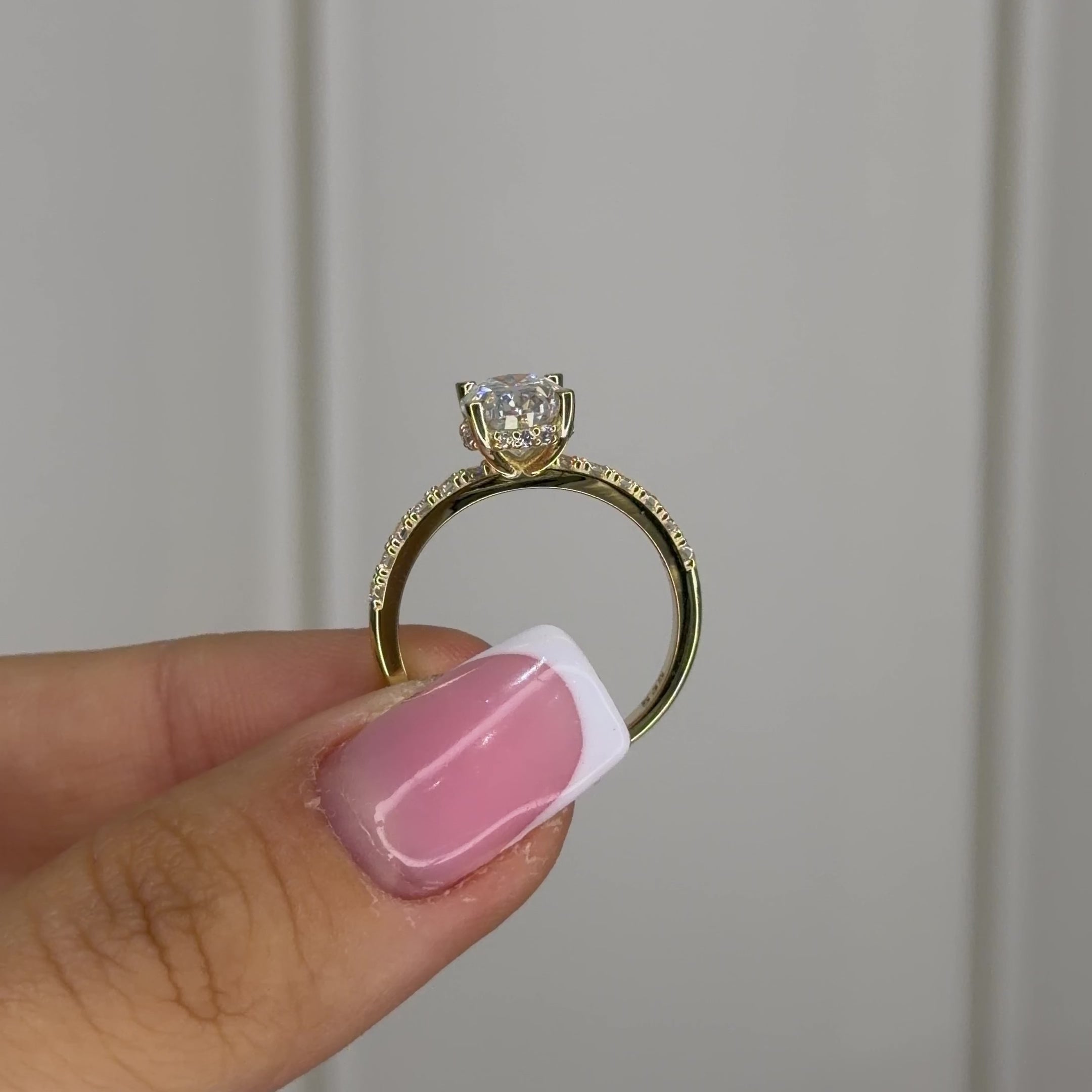 14K İki Karat Mozanit Uzun Oval Tektaş Yüzük