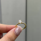 Bir Karat Mozanit Taşlı Oval Yüzük