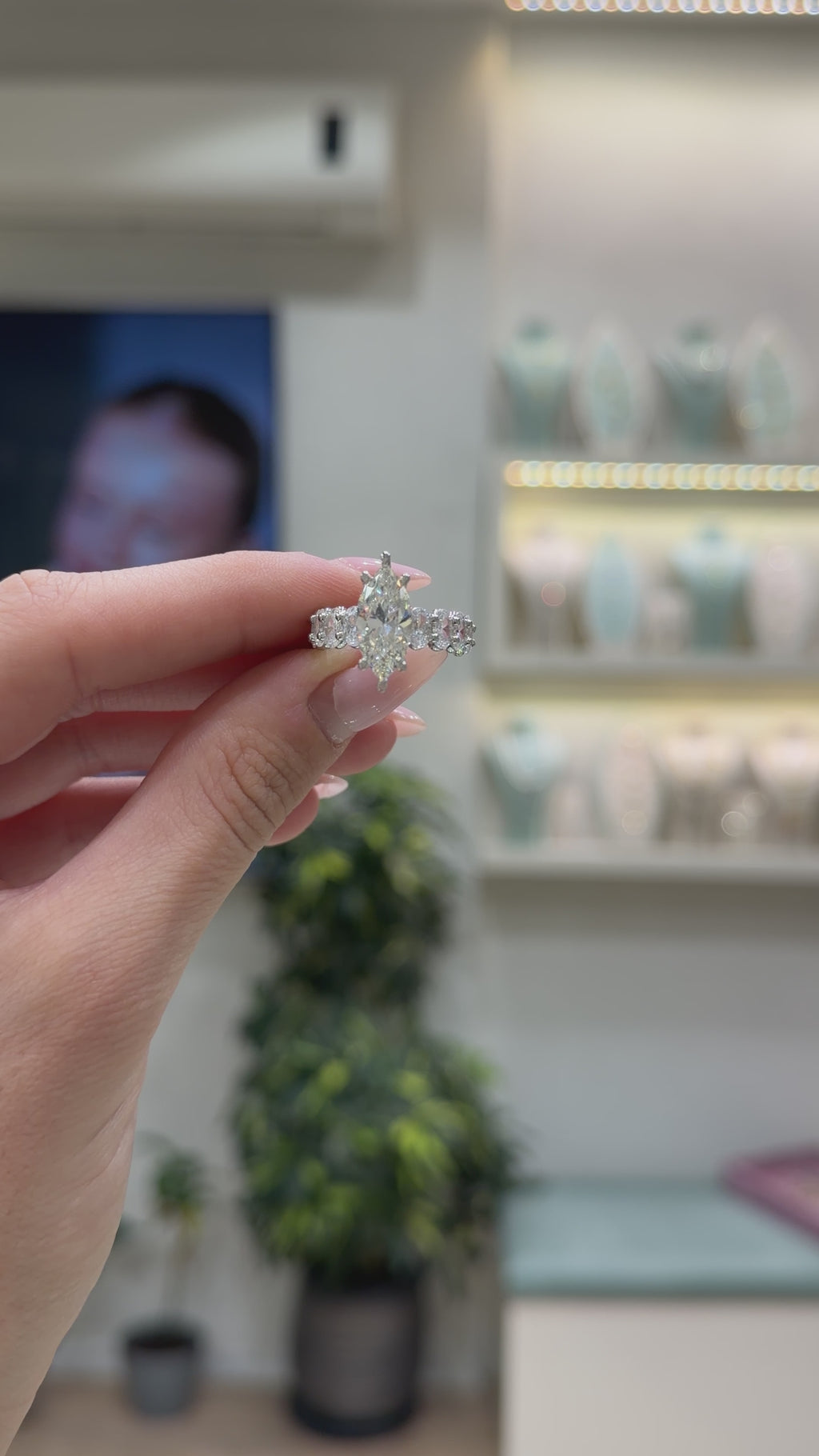 Markiz Taşlı Kolu Oval G-Color Yüzük