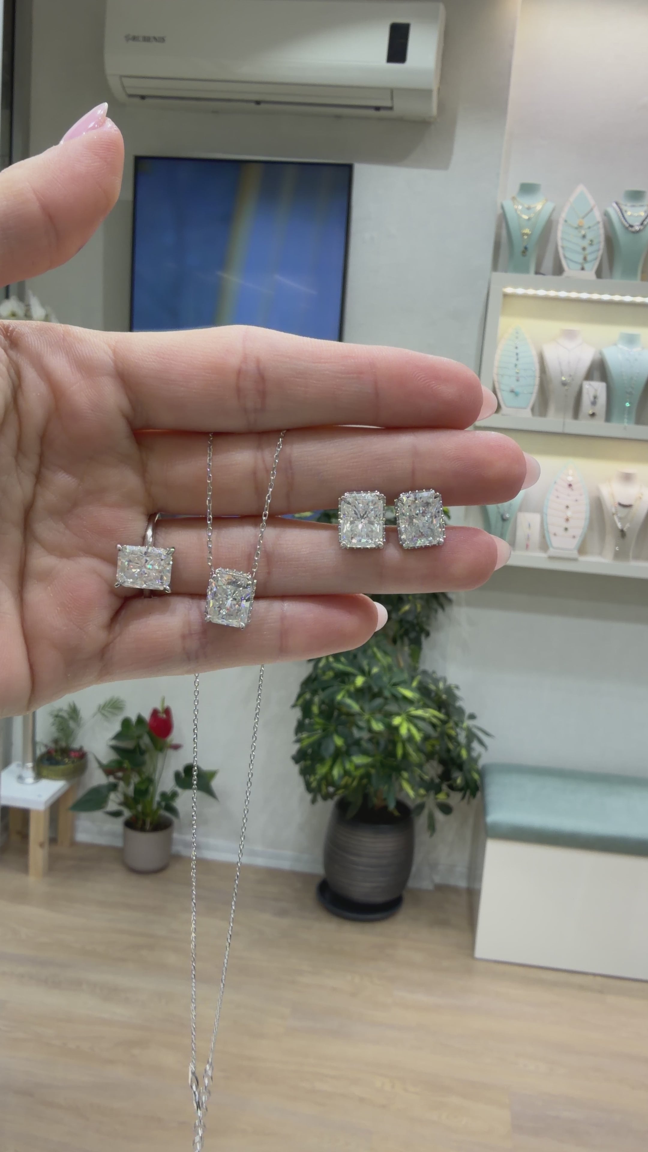 Taşlı Montür Mozanit Radiant Küpe