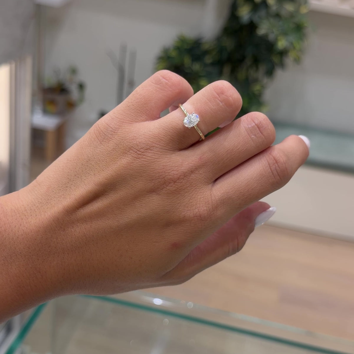14K 0.75 Karat Moissanit Ovalring