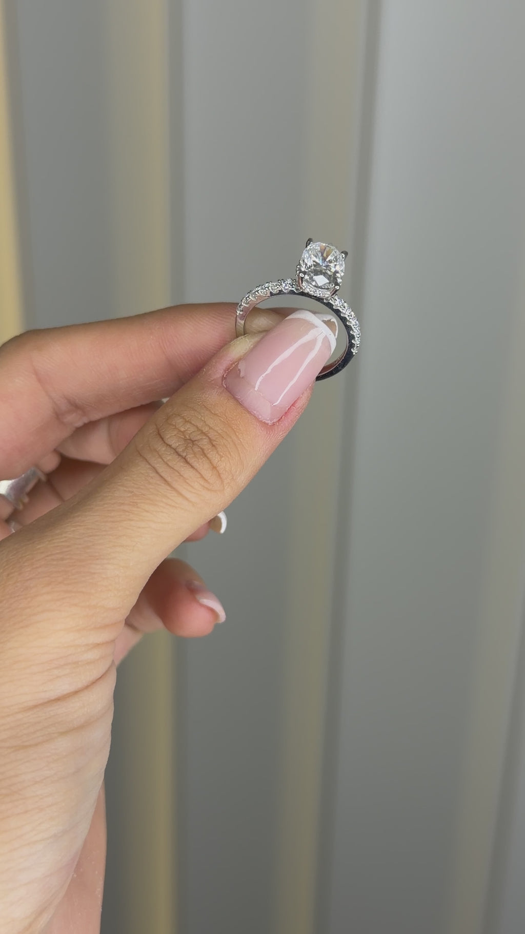 İki Karat Mozanit Uzun Oval Tektaş Yüzük