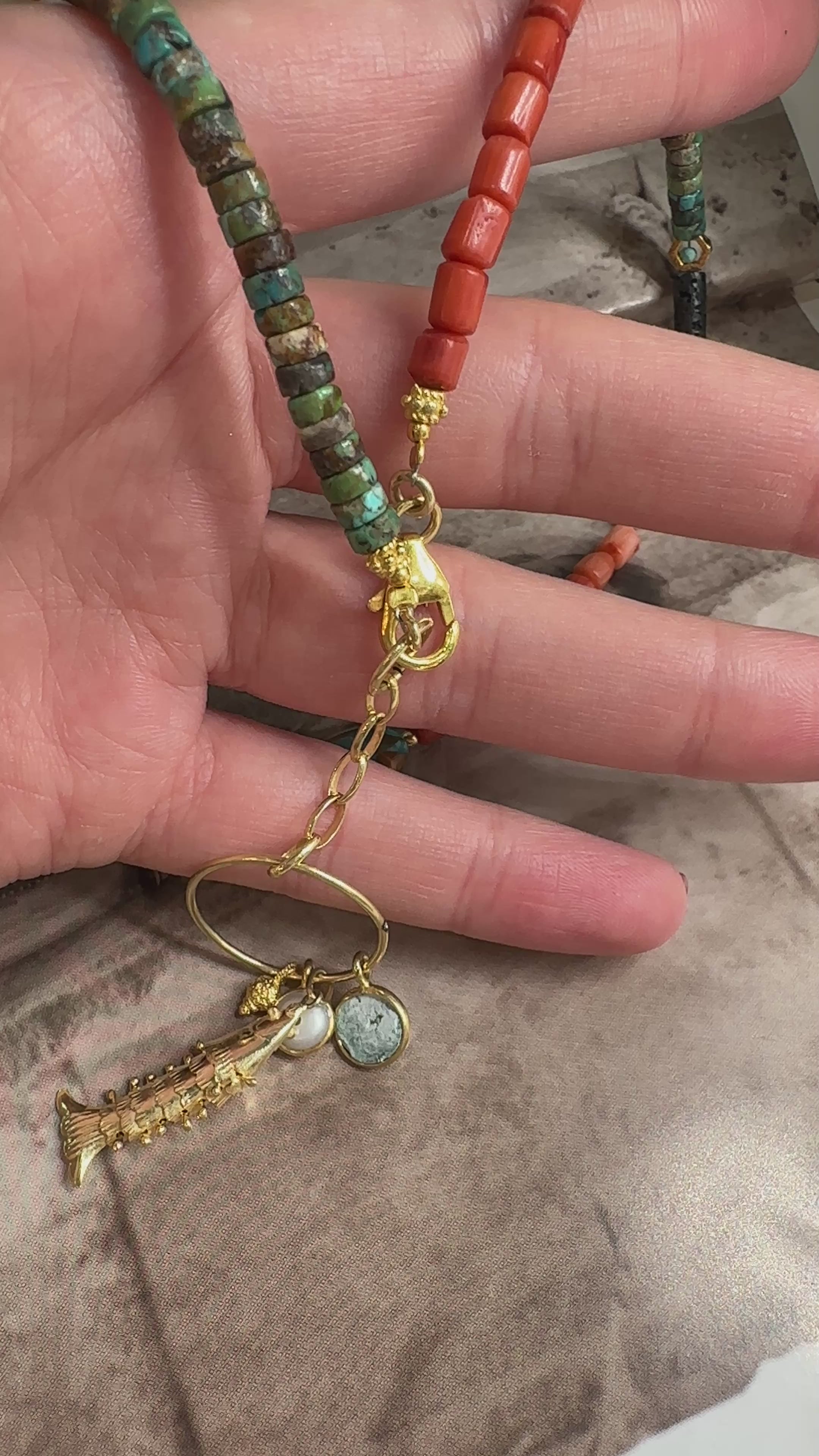 Turkuaz ve Mercan Taşlı Doğal Taş Kolye