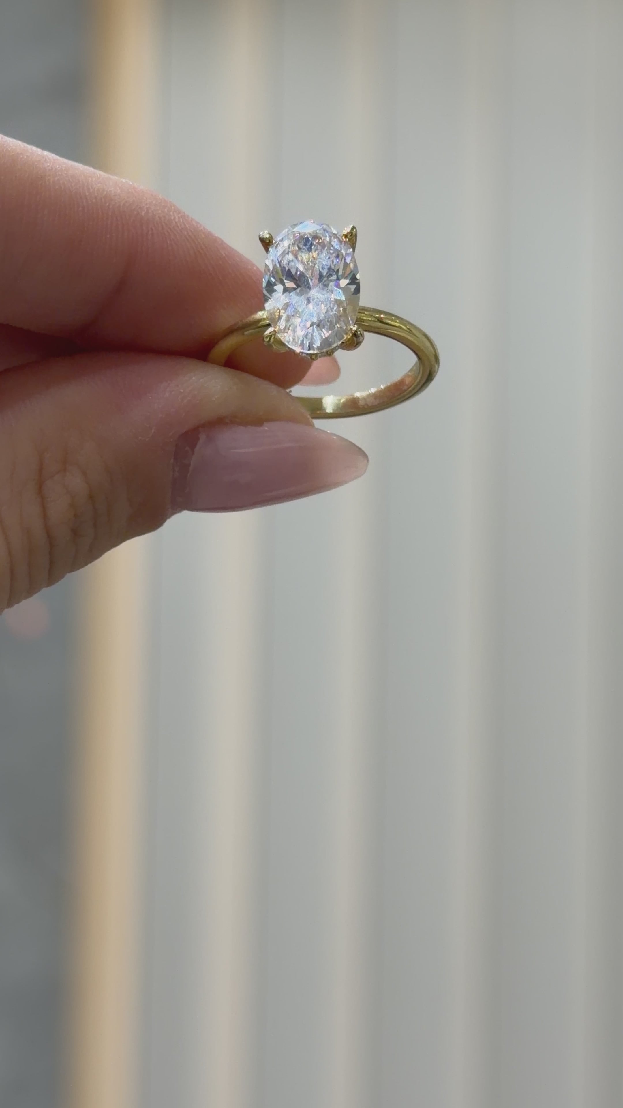 Taşlı Montür Uzun Oval Tektaş Yüzük