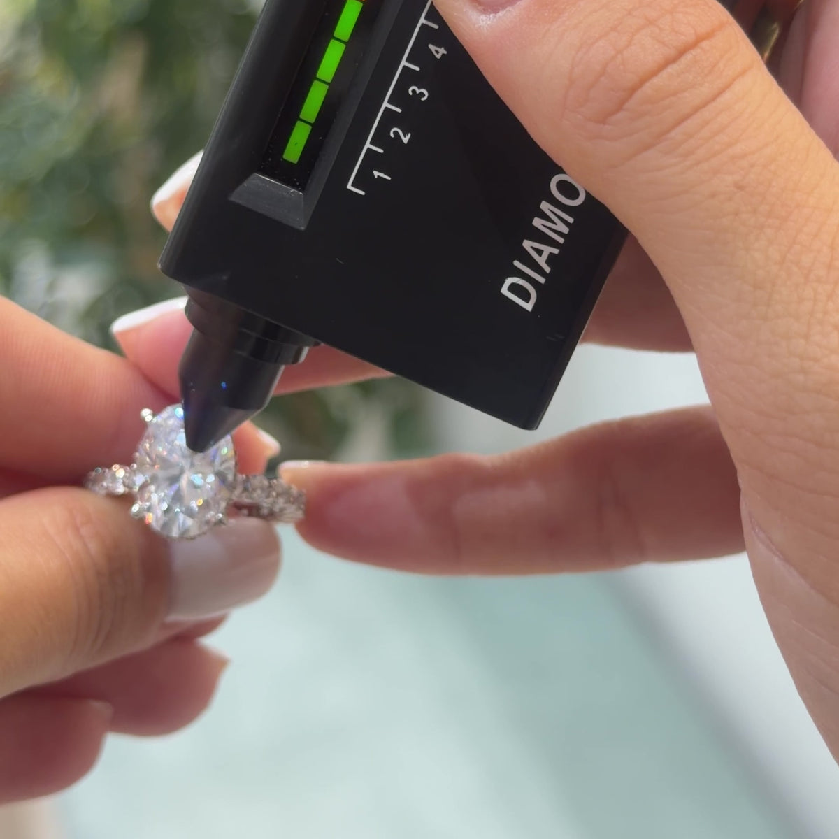 14K Altı Karat Taçlı Mozanit Uzun Oval Tektaş Yüzük