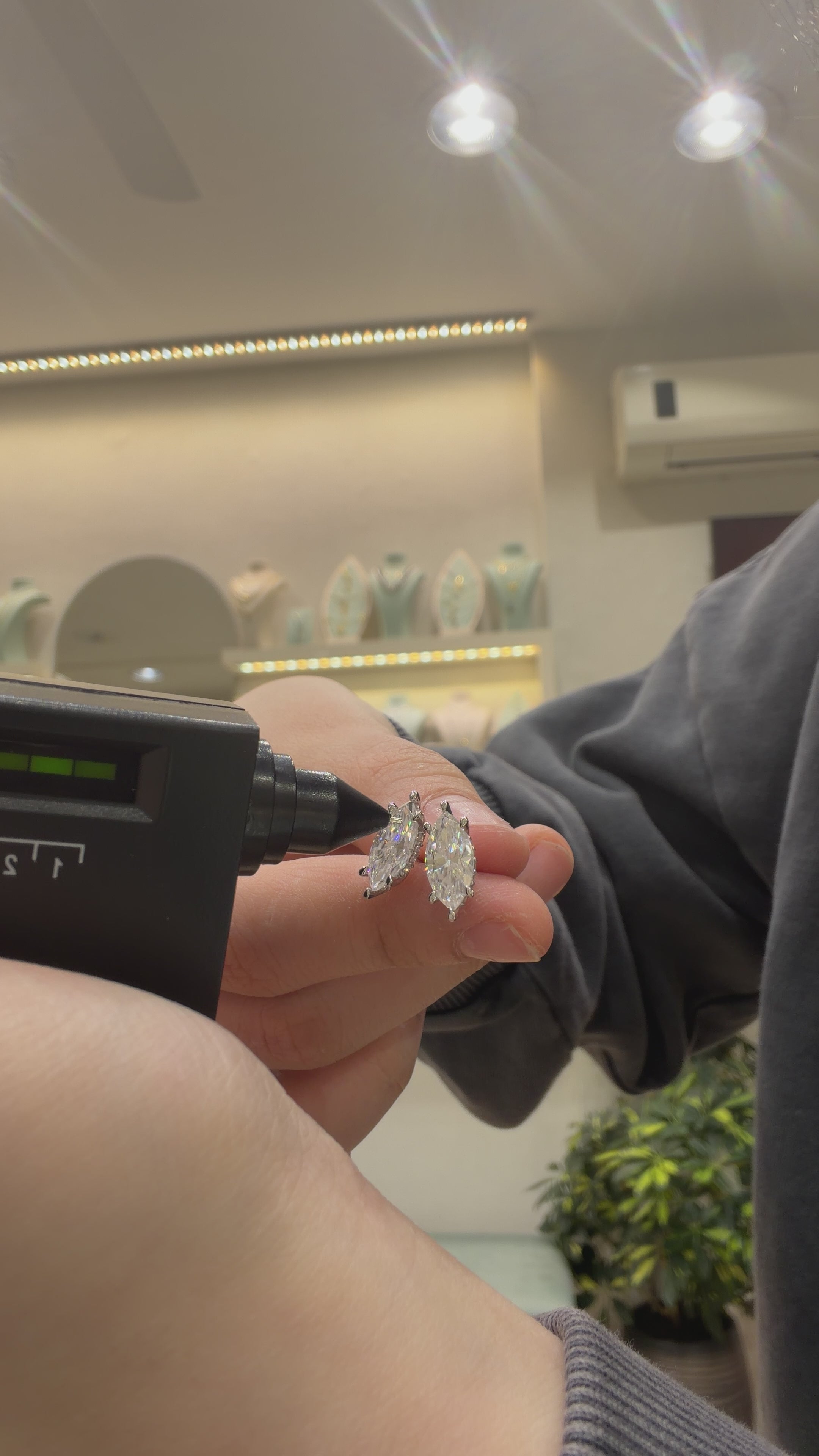 Taşlı Montür Mozanit Markiz Küpe