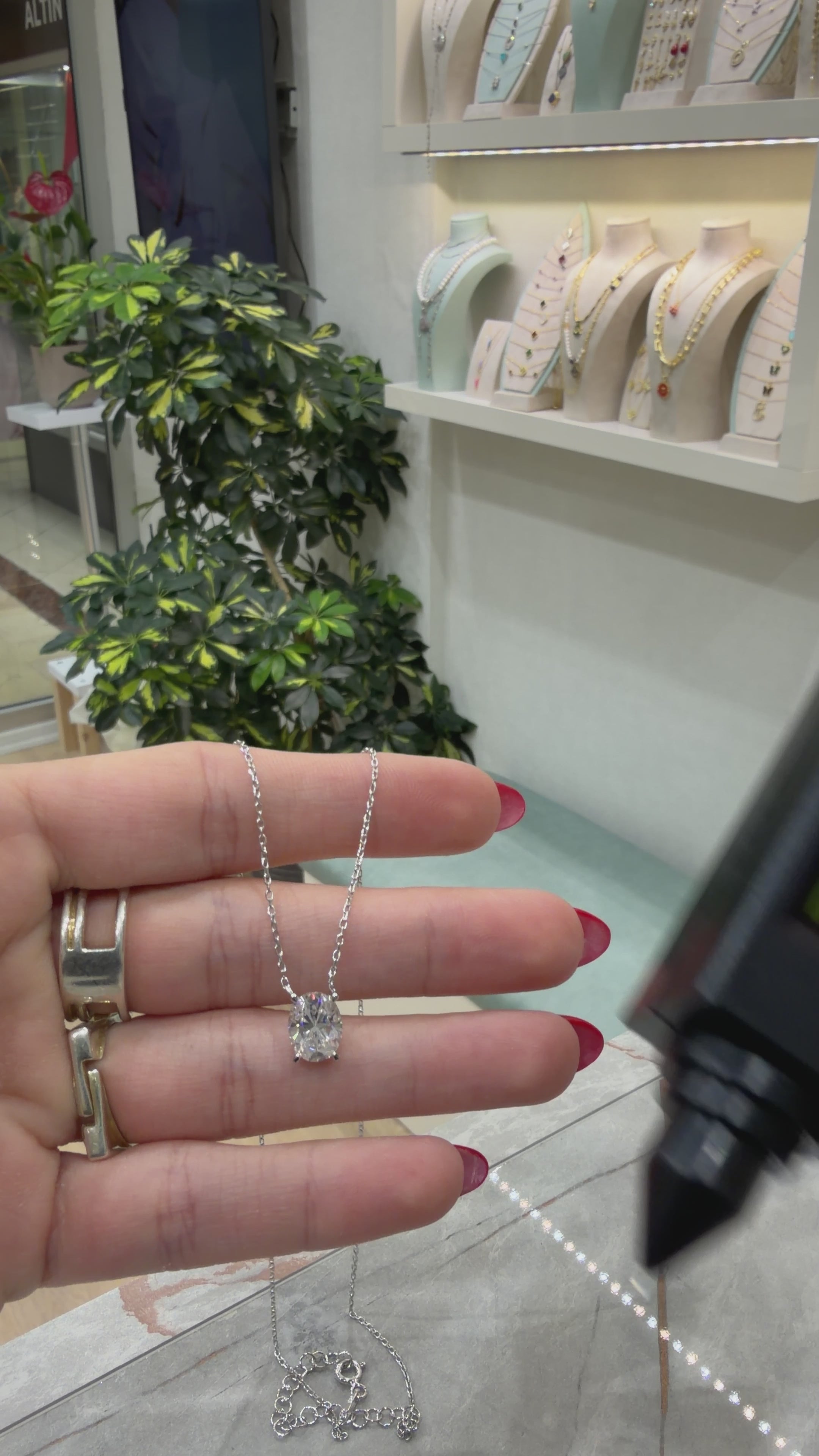 14K İki Karat Mozanit Oval Kolye