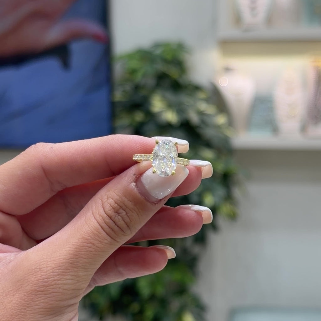 Üç Buçuk Karat Mozanit Uzun Oval Tektaş Yüzük