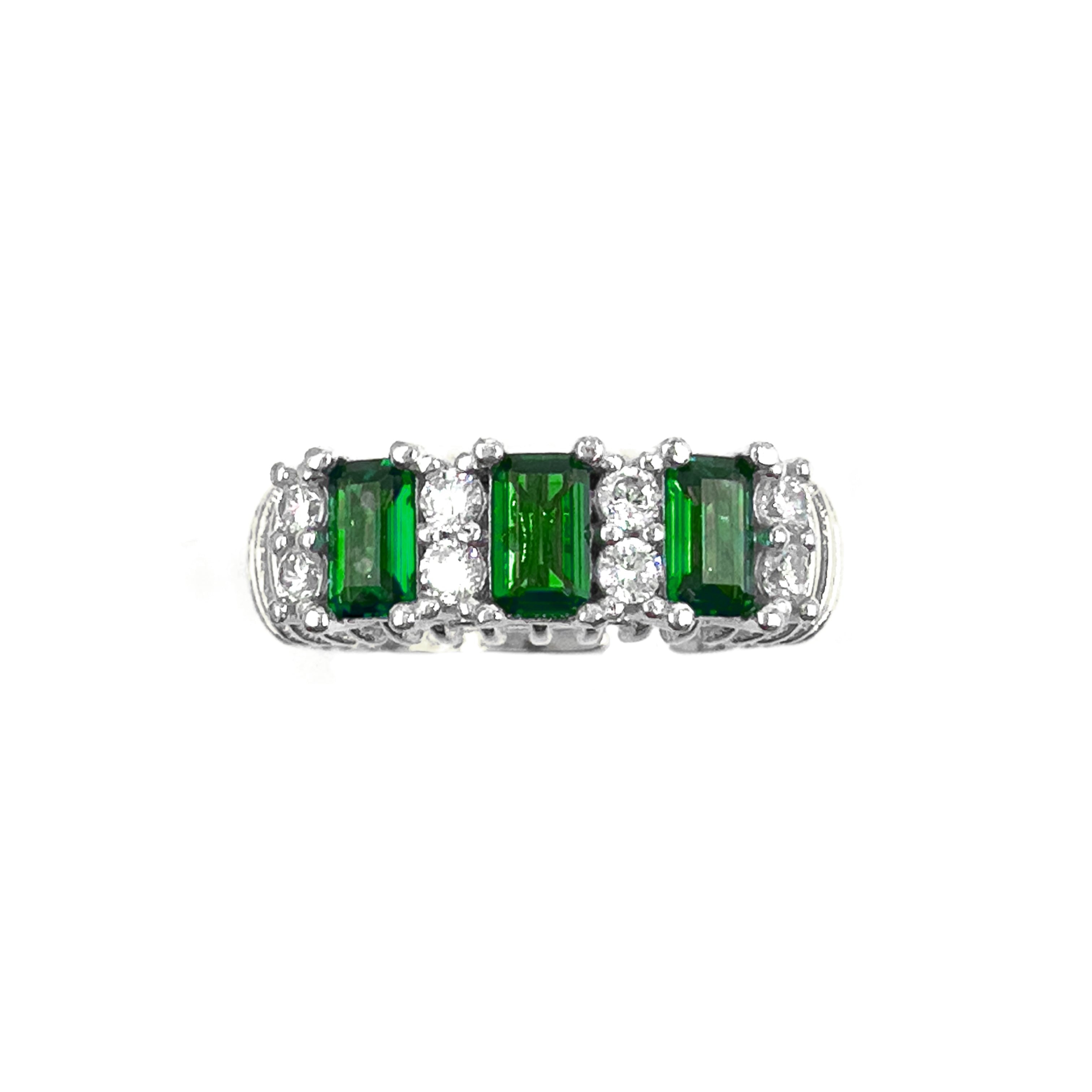 Ring mit farbigem Steindesign