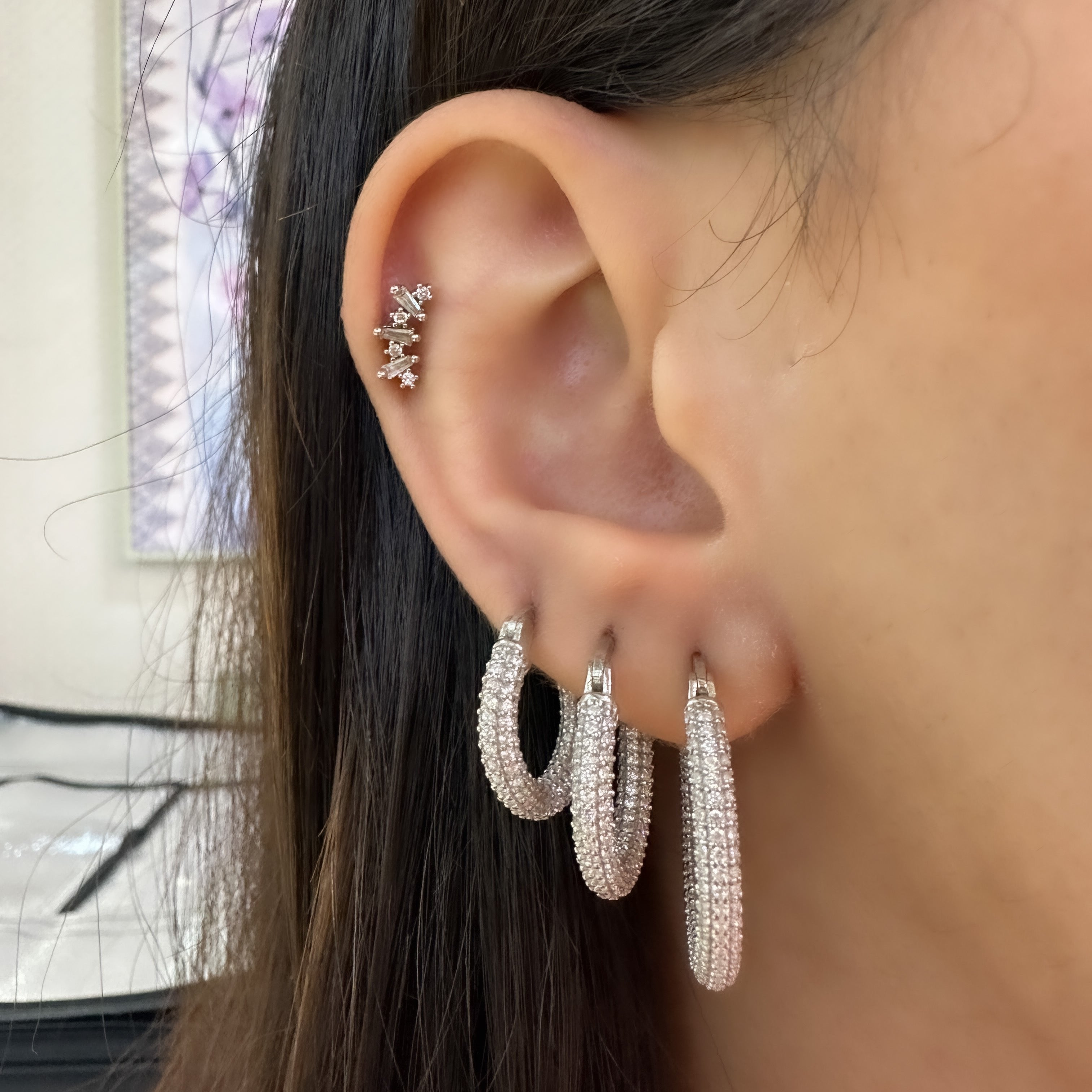 Büyük Boy Çok Sıralı Taşlı Küpe