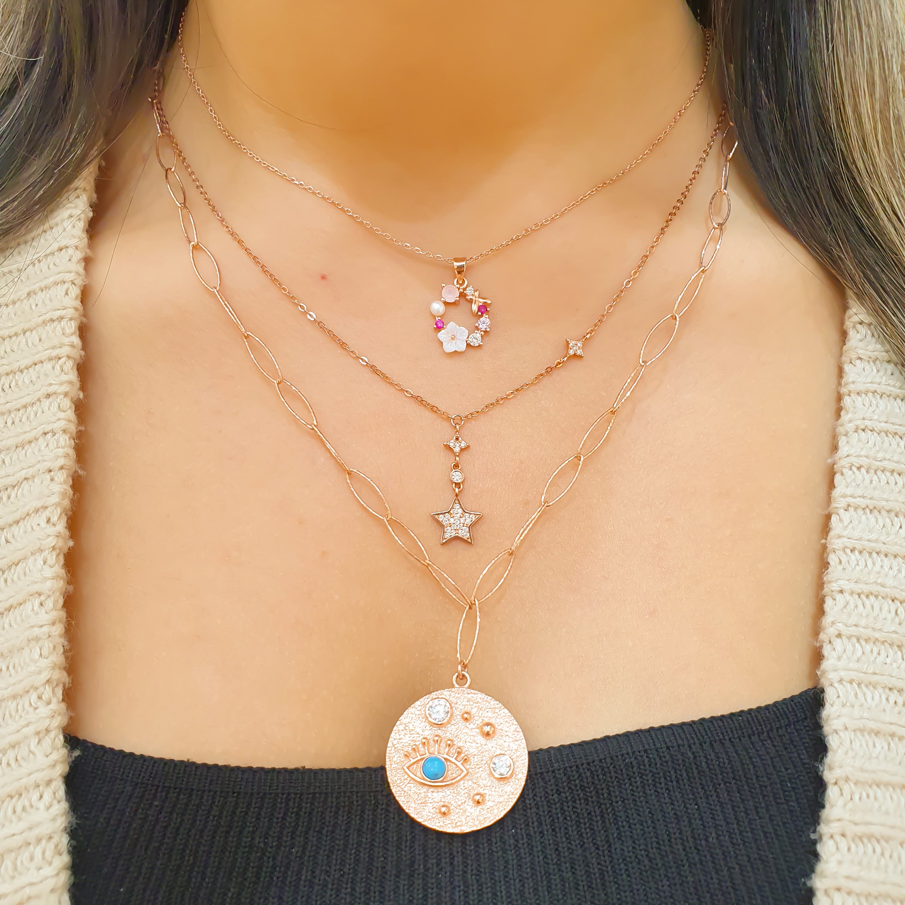 Perlmuttfarbene Blumenkette